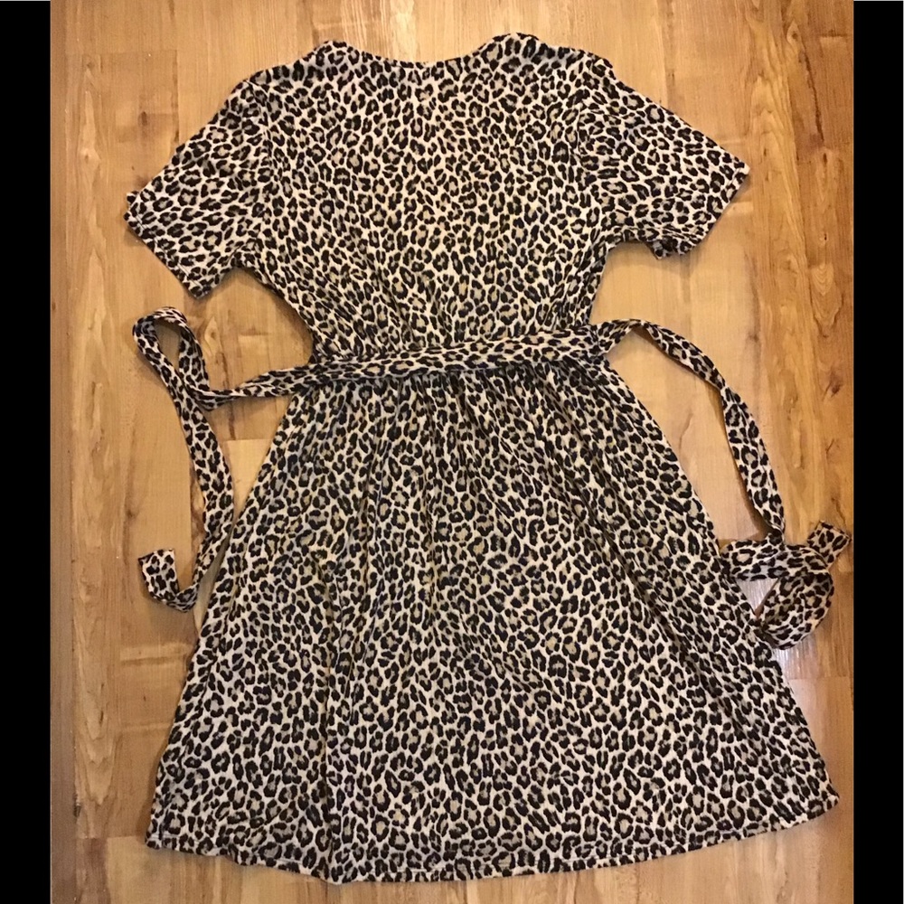 V-Neck Leopard Print Dress with Sash - Picture 5 of 8